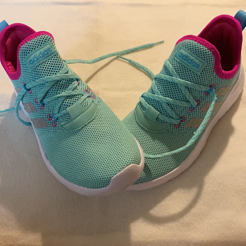Adidas size 7 tennis shoes women